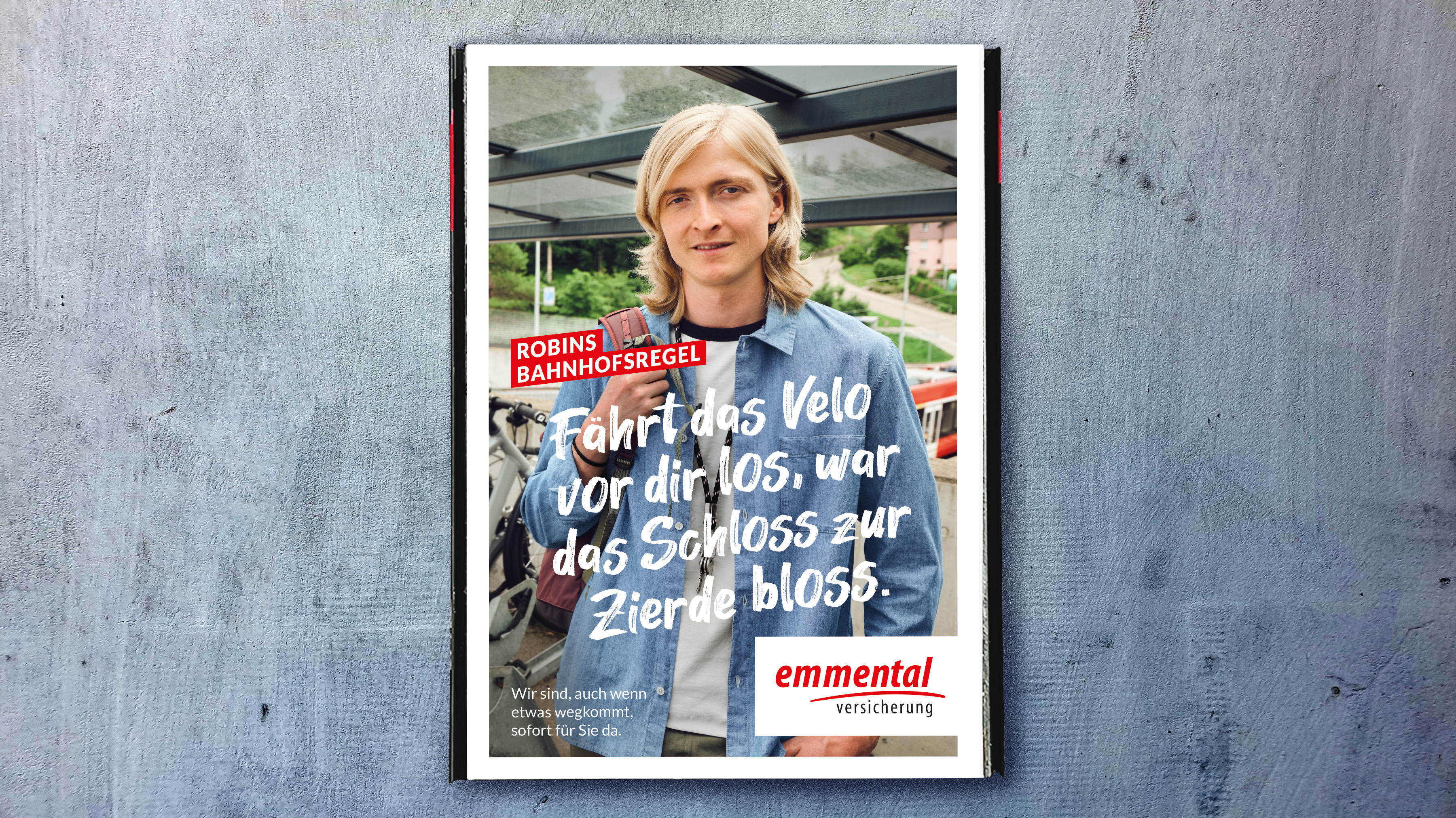 Werbesujet mit dem Slogan "Schäumt das Shampoo schon im Laden, ist es wohl ein Wasserschaden.", dass eine junge Apothekerin mit weisser Kleidung zeigt.Kleidung zeigt.