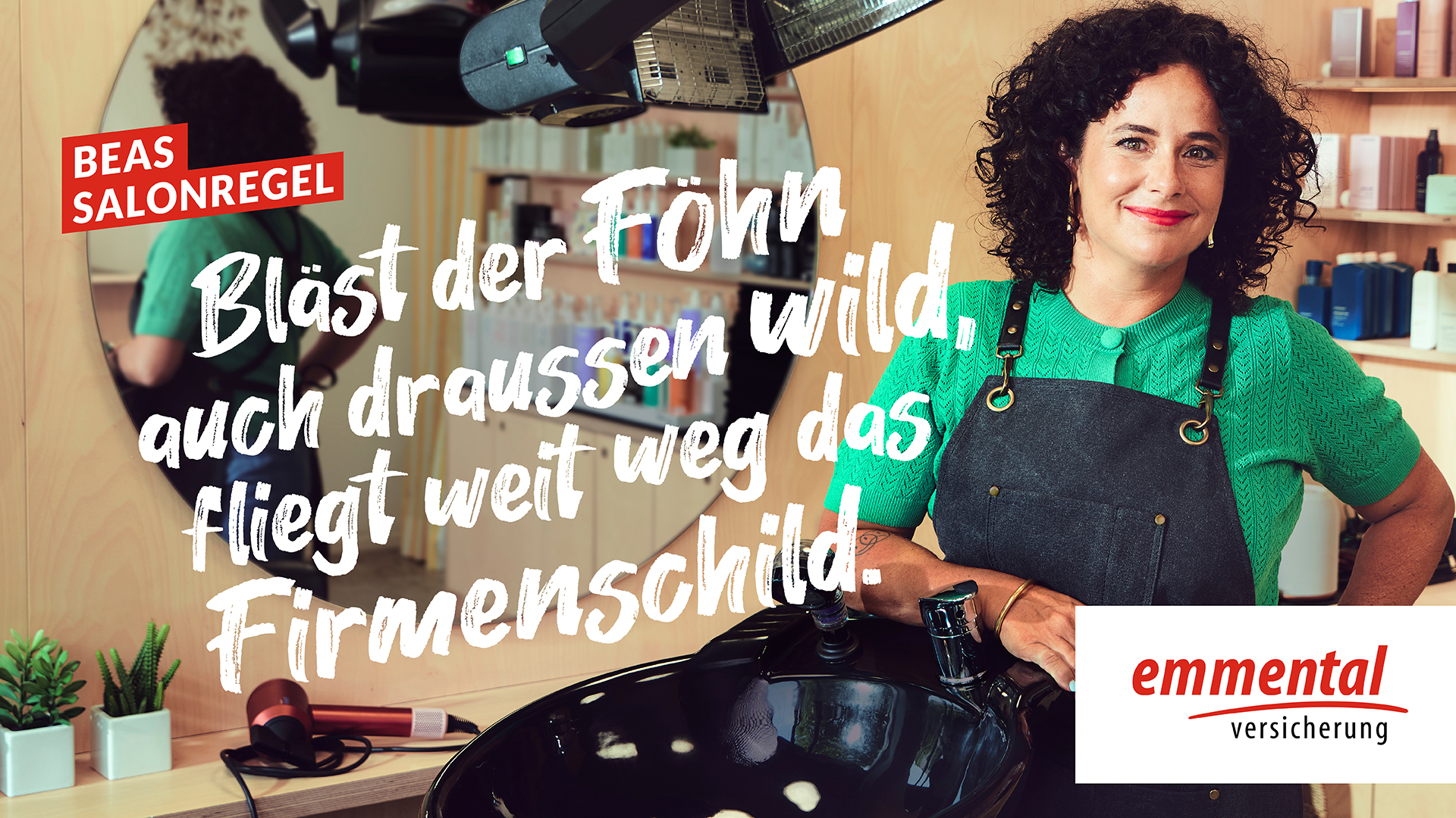 Werbevideo mit dem Slogan "Parke keinen Subaru zwischen Kalb und Mutterkuh.", dass einen jungen Mann mit Jeansjacke zeigt, wie er vor dem Kühlergrill seines Subarus auf dem Boden sitzt.